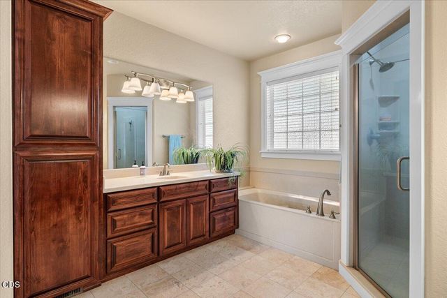 928 Buck Point Street, Central Point, OR 97502