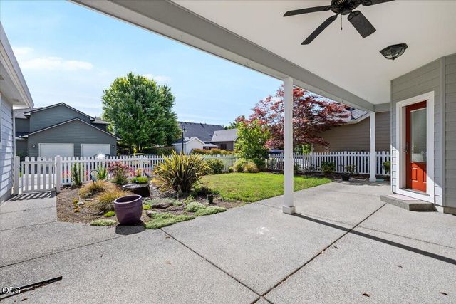 928 Buck Point Street, Central Point, OR 97502