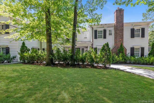 240-02 Poplar Street, Douglaston, NY 11363