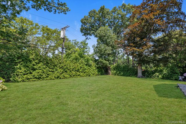 240-02 Poplar Street, Douglaston, NY 11363