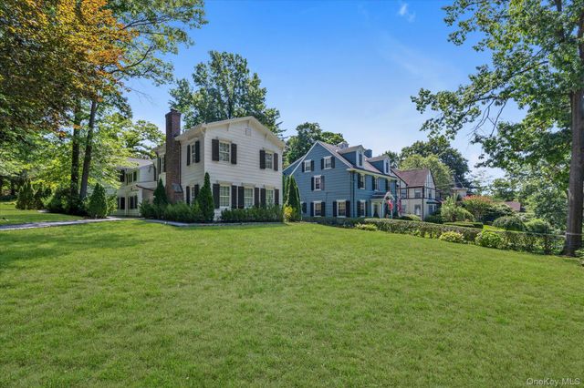 240-02 Poplar Street, Douglaston, NY 11363
