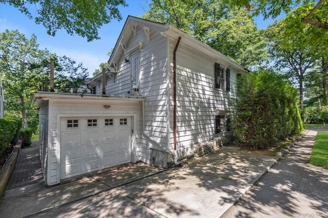 240-02 Poplar Street, Douglaston, NY 11363