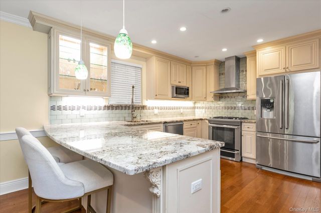 240-02 Poplar Street, Douglaston, NY 11363