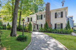 240-02 Poplar Street, Douglaston, NY 11363