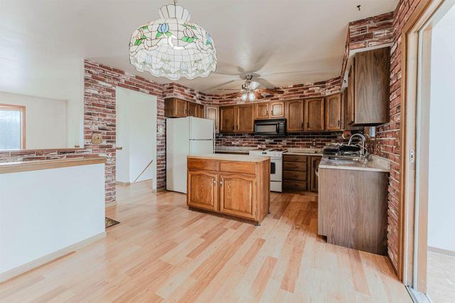 8480 SHIRLEY COURT, Winneconne, WI 54986