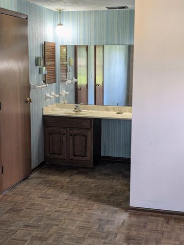 1601 E Sandalwood Place, Columbus, OH 43229