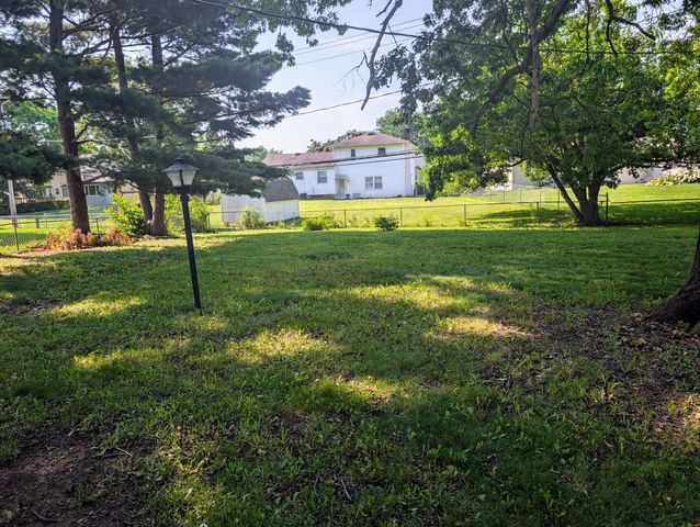 1601 E Sandalwood Place, Columbus, OH 43229