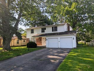 1601 E Sandalwood Place, Columbus, OH 43229
