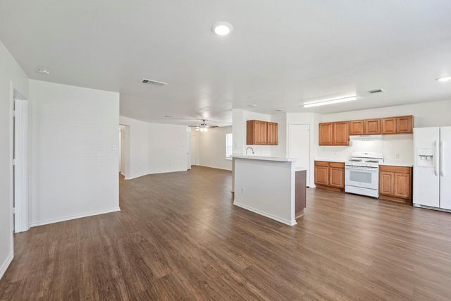 211 Remington RUN, Bastrop, TX 78602