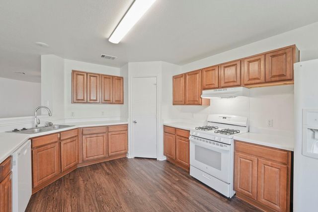 211 Remington RUN, Bastrop, TX 78602