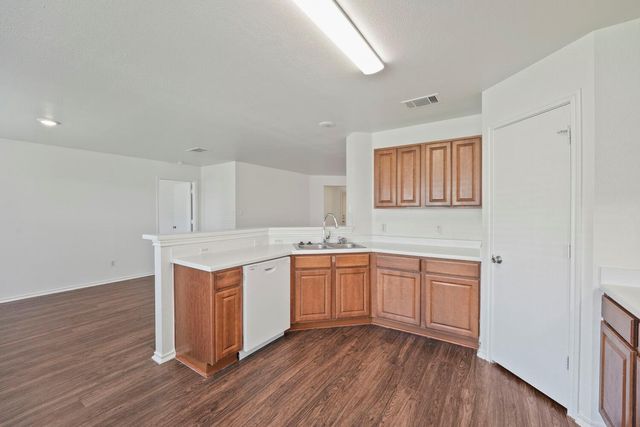 211 Remington RUN, Bastrop, TX 78602