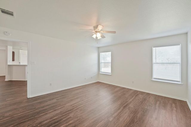 211 Remington RUN, Bastrop, TX 78602