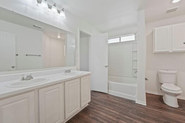 211 Remington RUN, Bastrop, TX 78602