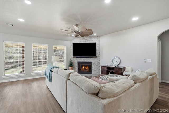 1700 N 1st Street, Broken Arrow, OK 74012