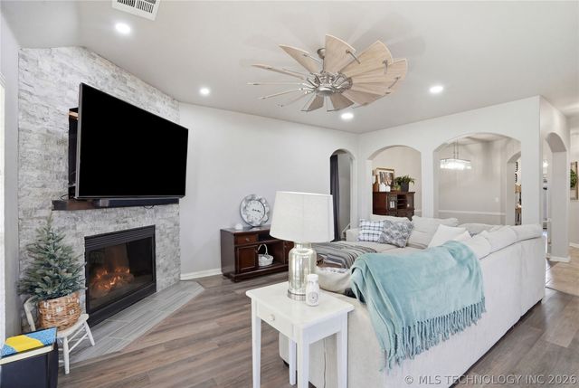 1700 N 1st Street, Broken Arrow, OK 74012