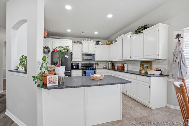 1700 N 1st Street, Broken Arrow, OK 74012