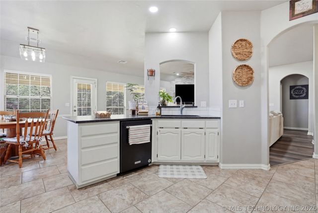 1700 N 1st Street, Broken Arrow, OK 74012