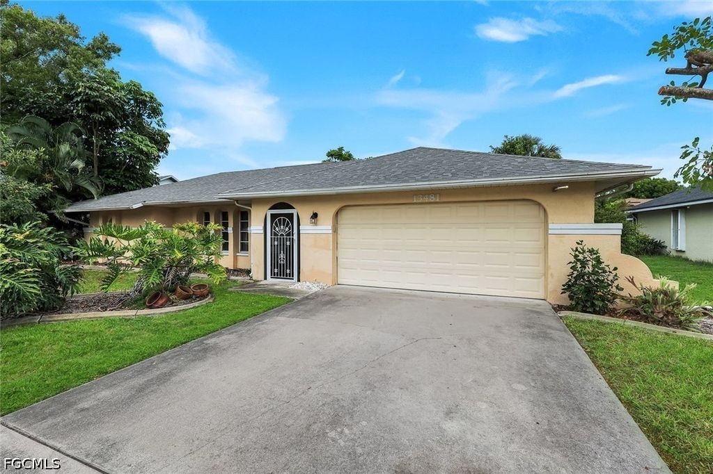 13481 Red Maple CIR, North Fort Myers, FL 33903