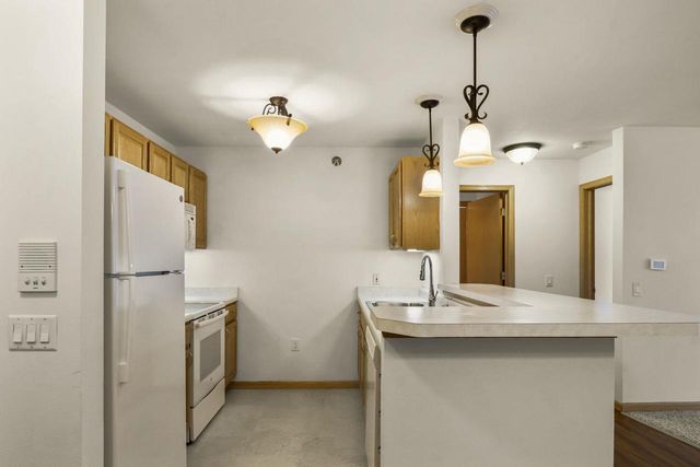 6801 Parkside Circle, Windsor, WI 53532