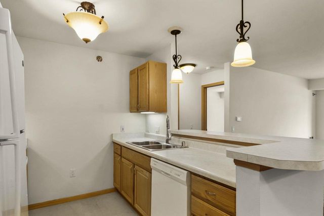6801 Parkside Circle, Windsor, WI 53532