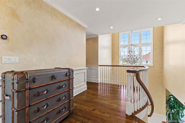 7 Brittany Lane, New Rochelle, NY 10805