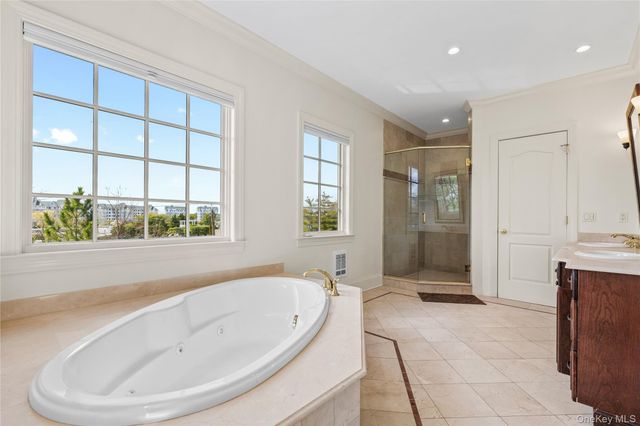 7 Brittany Lane, New Rochelle, NY 10805