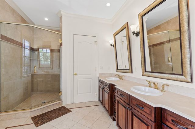 7 Brittany Lane, New Rochelle, NY 10805