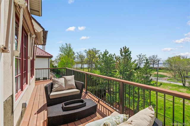 7 Brittany Lane, New Rochelle, NY 10805