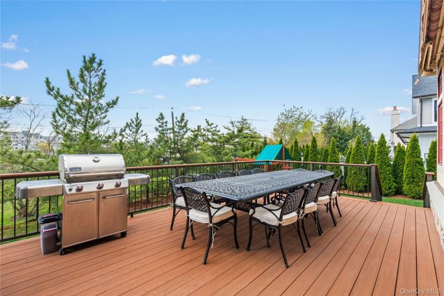 7 Brittany Lane, New Rochelle, NY 10805
