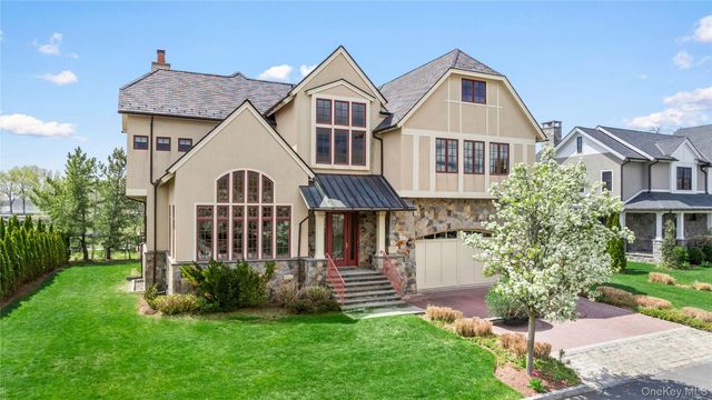 7 Brittany Lane, New Rochelle, NY 10805