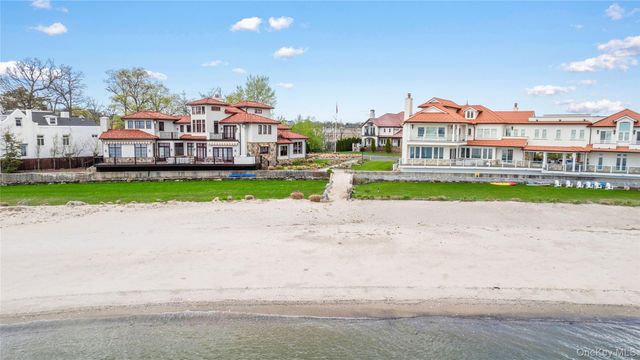 7 Brittany Lane, New Rochelle, NY 10805