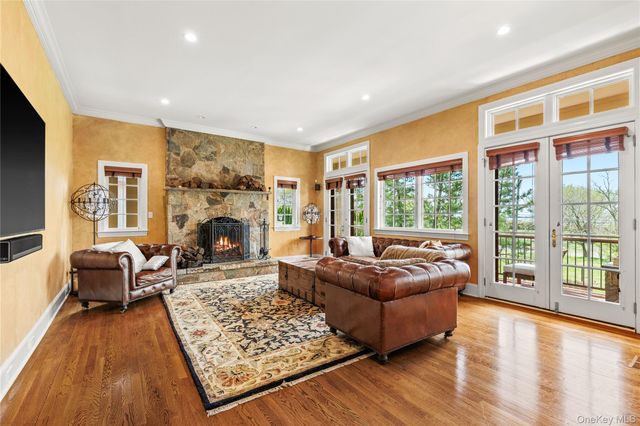 7 Brittany Lane, New Rochelle, NY 10805