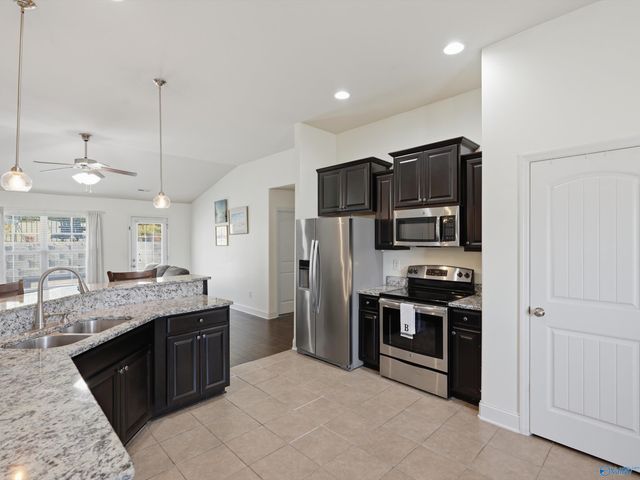 6809 Wintercrest Way SE, Owens Cross Roads, AL 35763