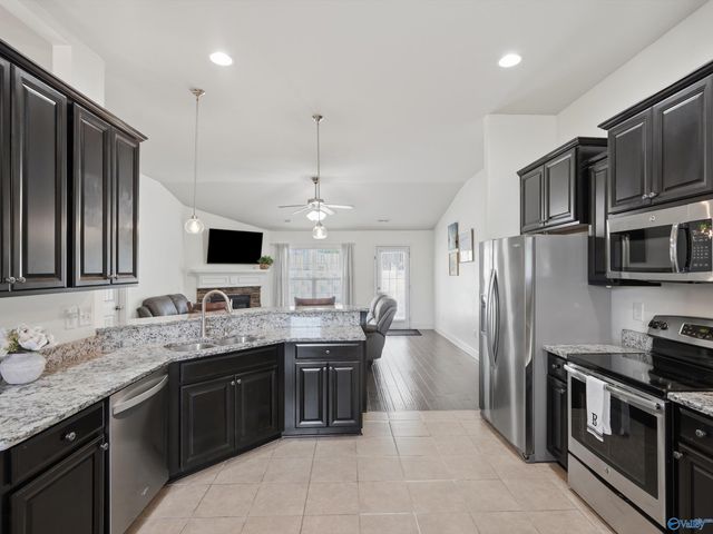6809 Wintercrest Way SE, Owens Cross Roads, AL 35763
