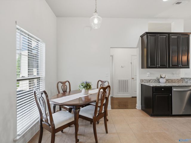 6809 Wintercrest Way SE, Owens Cross Roads, AL 35763