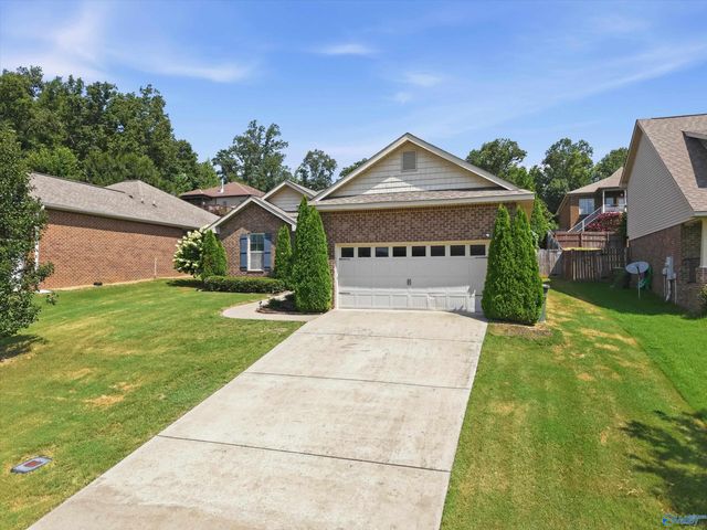 6809 Wintercrest Way SE, Owens Cross Roads, AL 35763