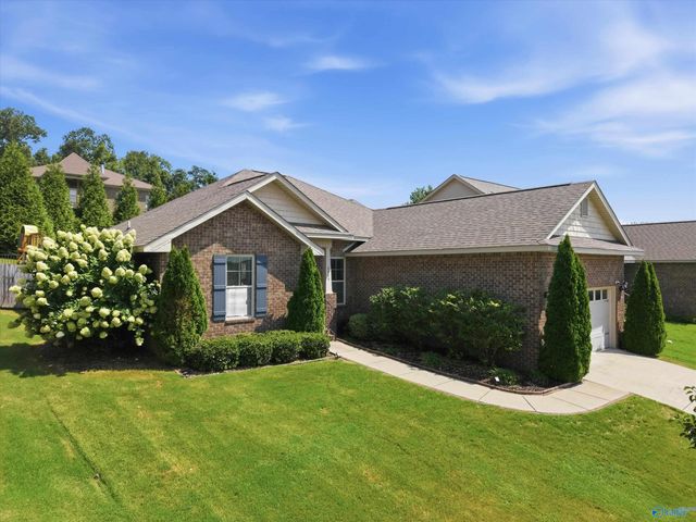 6809 Wintercrest Way SE, Owens Cross Roads, AL 35763