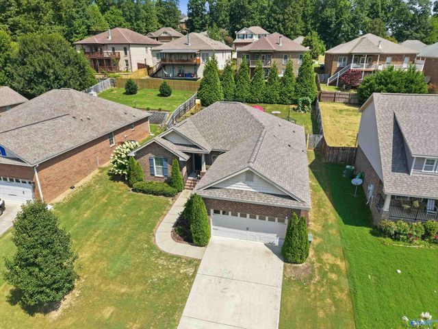 6809 Wintercrest Way SE, Owens Cross Roads, AL 35763