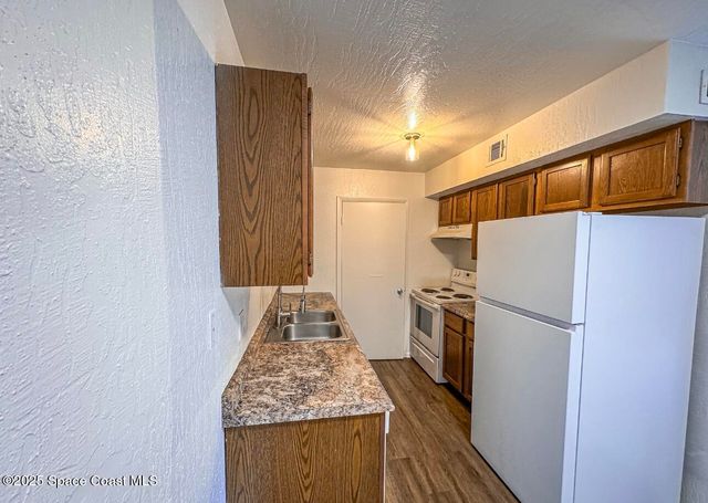 2130 Forest Knoll Drive NE 30-208, Palm Bay, FL 32905