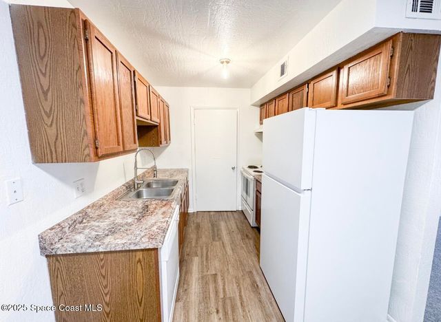 2130 Forest Knoll Drive NE 30-208, Palm Bay, FL 32905