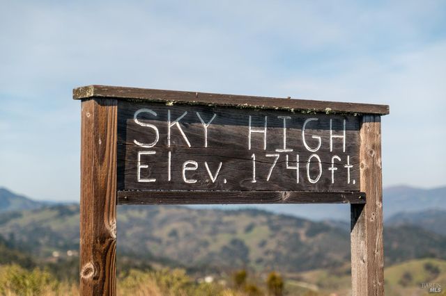 34201 Highway 128 Hwy, Cloverdale, CA 95425