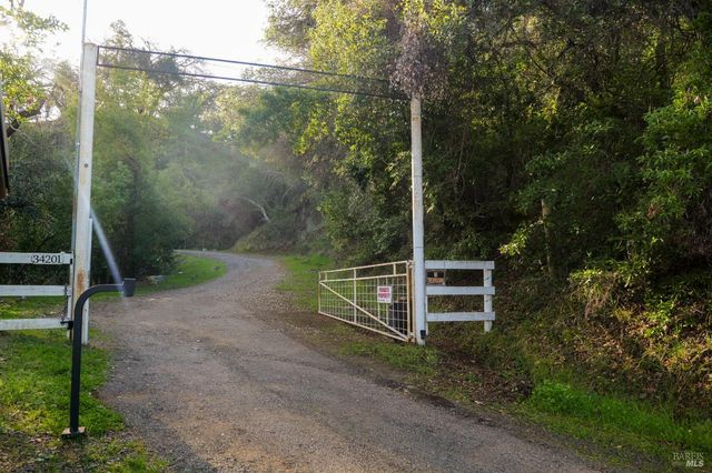 34201 Highway 128 Hwy, Cloverdale, CA 95425