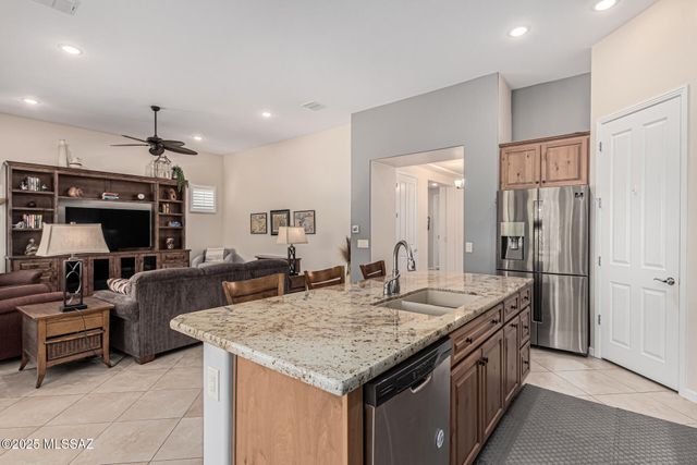 2551 E Canyon Crossing Drive, Green Valley, AZ 85614