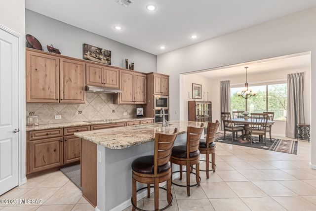 2551 E Canyon Crossing Drive, Green Valley, AZ 85614