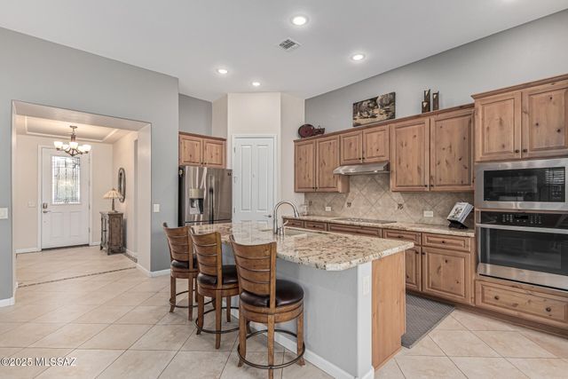 2551 E Canyon Crossing Drive, Green Valley, AZ 85614