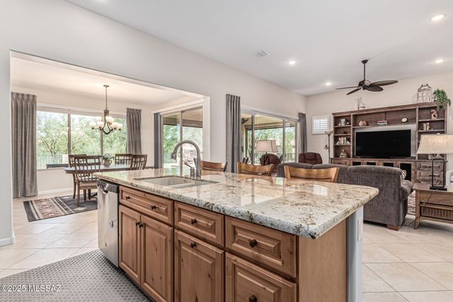 2551 E Canyon Crossing Drive, Green Valley, AZ 85614