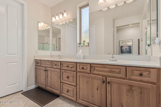 2551 E Canyon Crossing Drive, Green Valley, AZ 85614