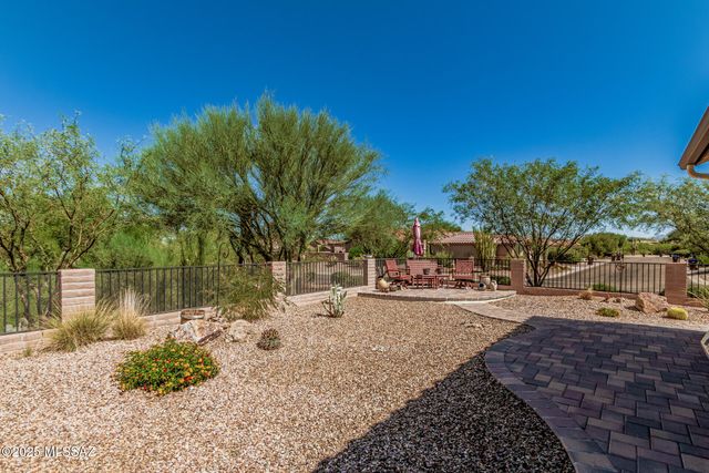 2551 E Canyon Crossing Drive, Green Valley, AZ 85614