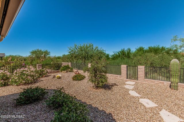 2551 E Canyon Crossing Drive, Green Valley, AZ 85614
