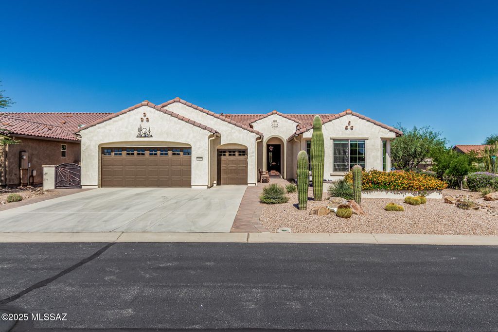 2551 E Canyon Crossing Drive, Green Valley, AZ 85614